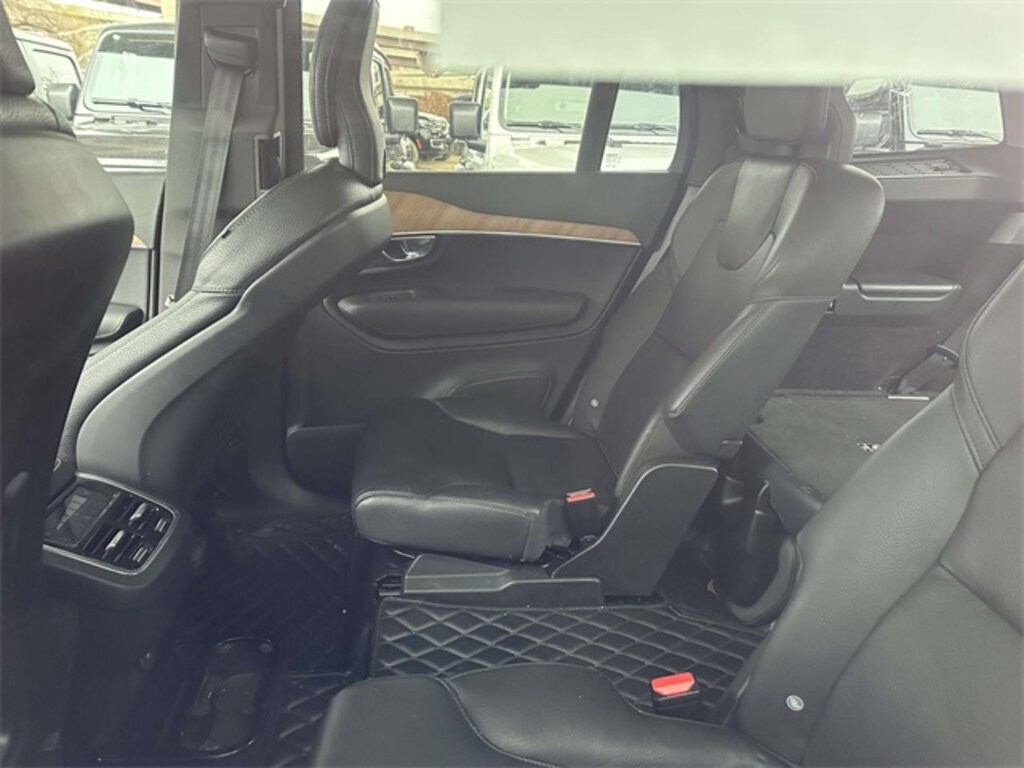 Used 2022 Volvo XC90 T6 AWD Momentum 6 Seater SUV