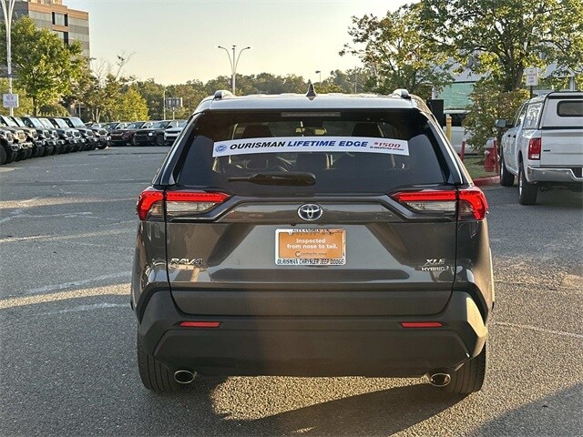 2023 Toyota RAV4 Hybrid XLE photo 3