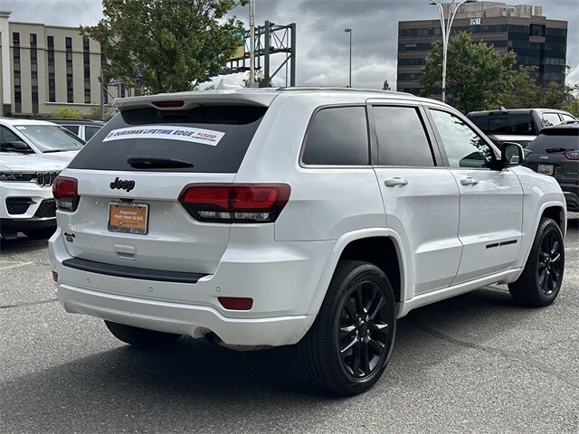 2021 Jeep Grand Cherokee Laredo X photo 2