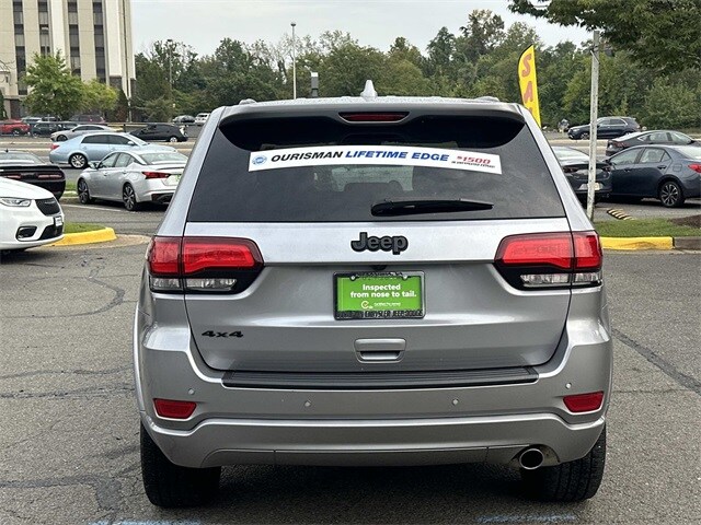 2020 Jeep Grand Cherokee Laredo Altitude photo 3