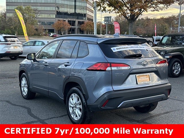 2024 Toyota Corolla Cross LE photo 3