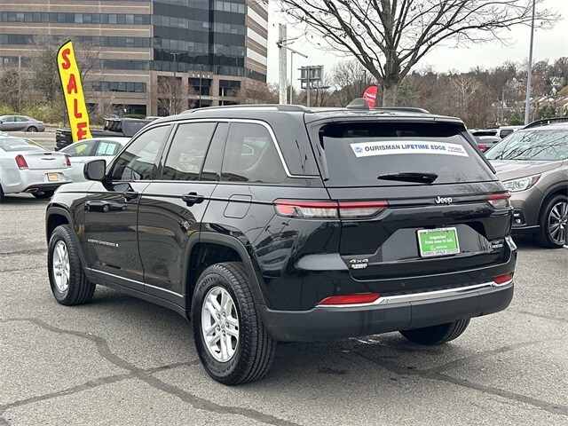 2023 Jeep Grand Cherokee Laredo photo 4