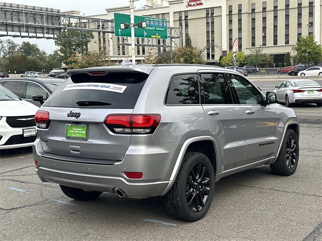 2020 Jeep Grand Cherokee Laredo Altitude photo 2