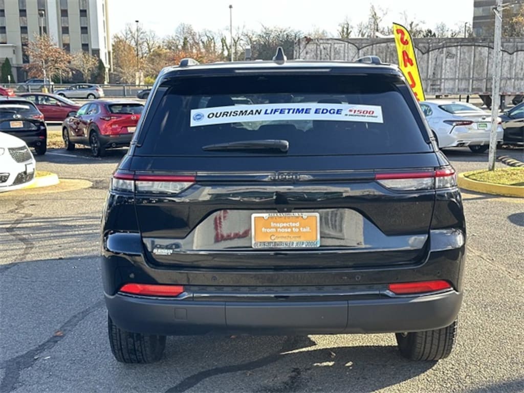 Certified 2024 Jeep Grand Cherokee Laredo SUV