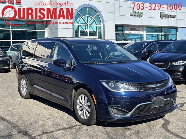 2019 Chrysler Pacifica Touring Plus's photo