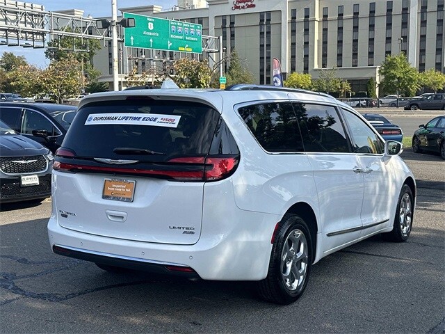 2021 Chrysler Pacifica Limited photo 2
