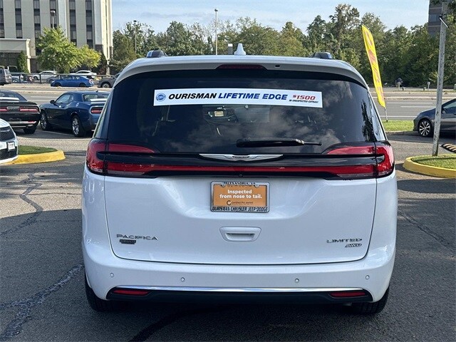 2021 Chrysler Pacifica Limited photo 3