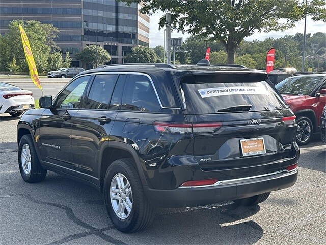 2023 Jeep Grand Cherokee Laredo photo 4