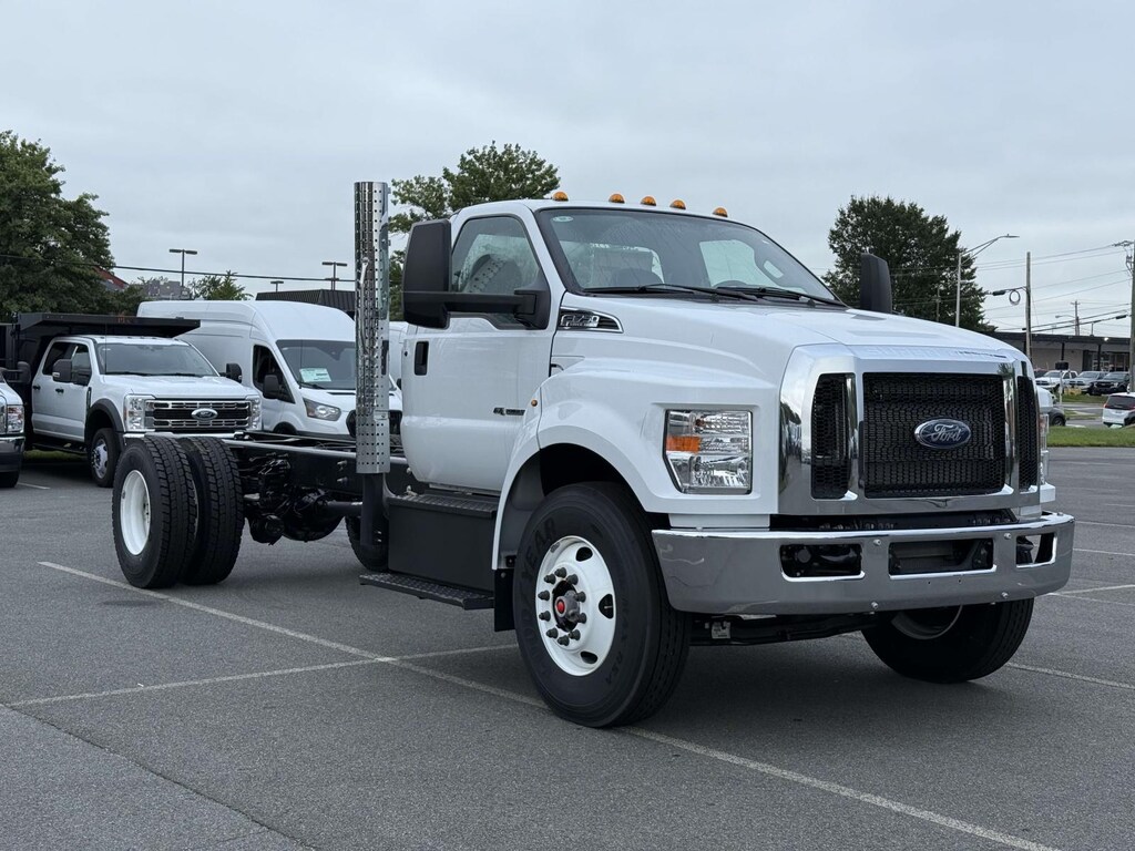 New 2025 Ford F-750 XL Regular Cab 4x2 Bare Chassis 112 CA Regular Cab Chassis-Cab