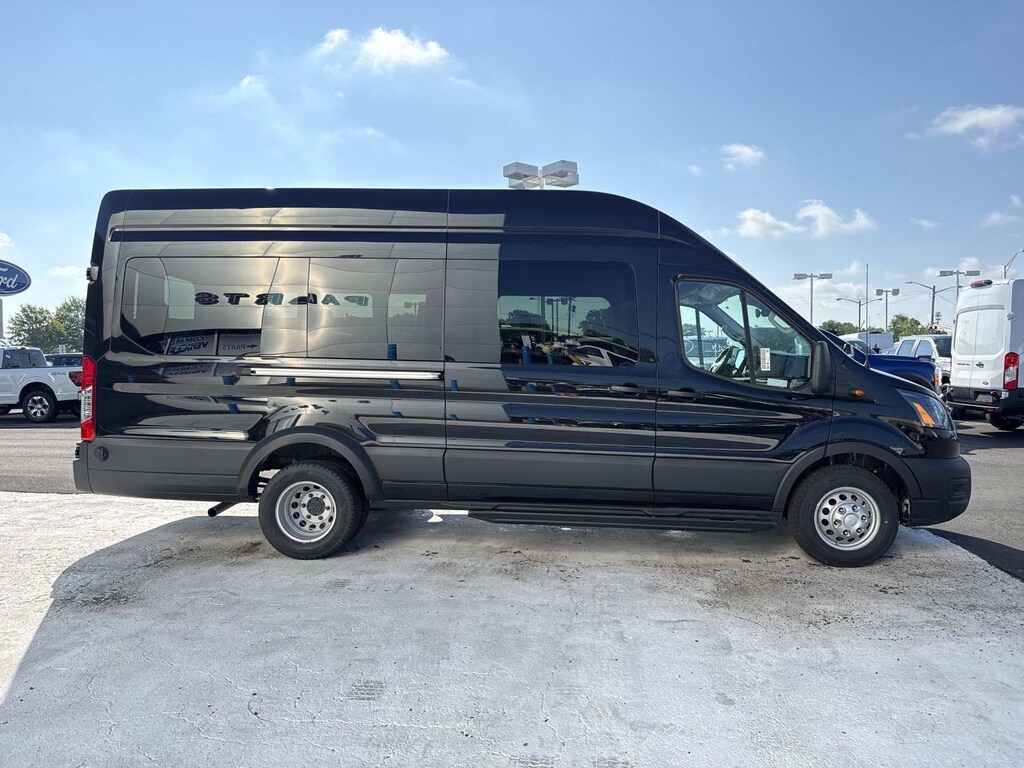 New 2026 Ford Transit Passenger Wagon Full-size Passenger Van