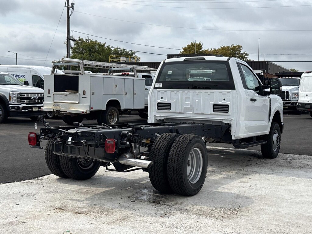 New 2026 Ford Super Duty F-350 DRW Regular Cab Chassis-Cab