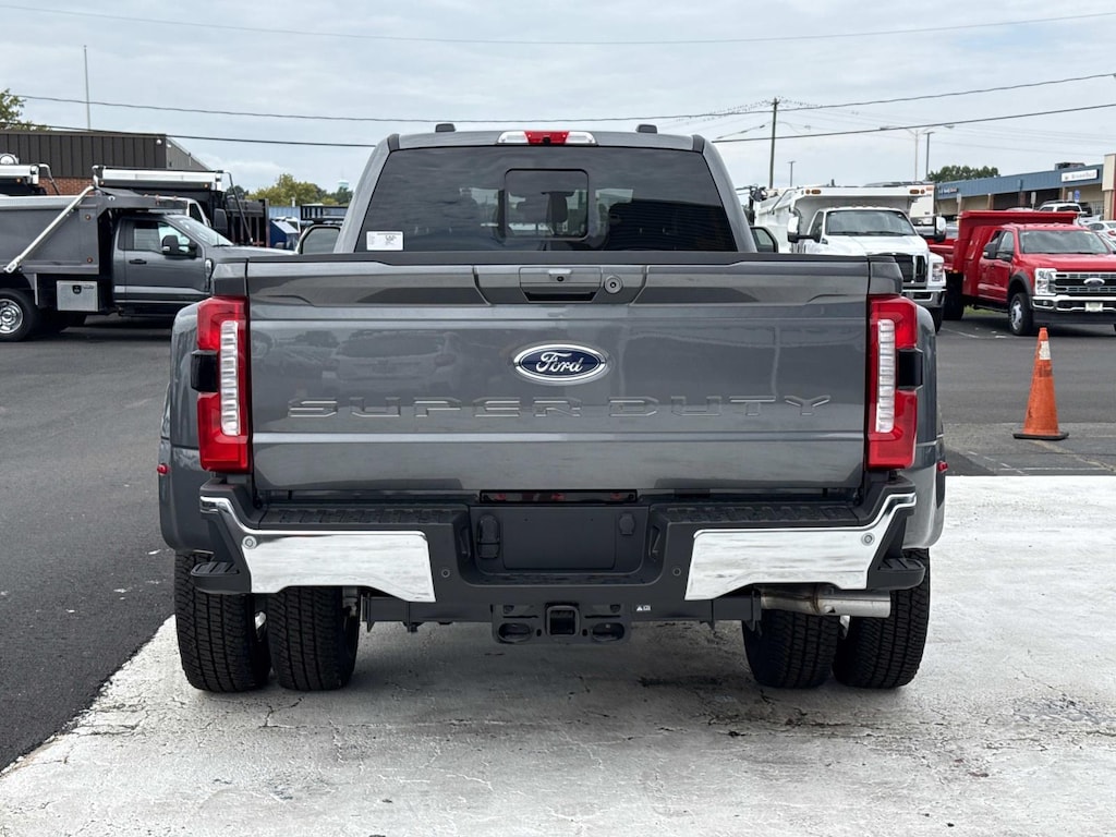 New 2026 Ford F-350 Lariat Crew Cab 4x4 W/ 8 Bed DRW Crew Cab Pickup