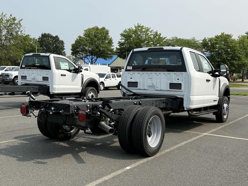 New 2025 Ford F-550 XL Super Cab 4x4 Bare Chassis 84 Extended Cab Chassis-Cab