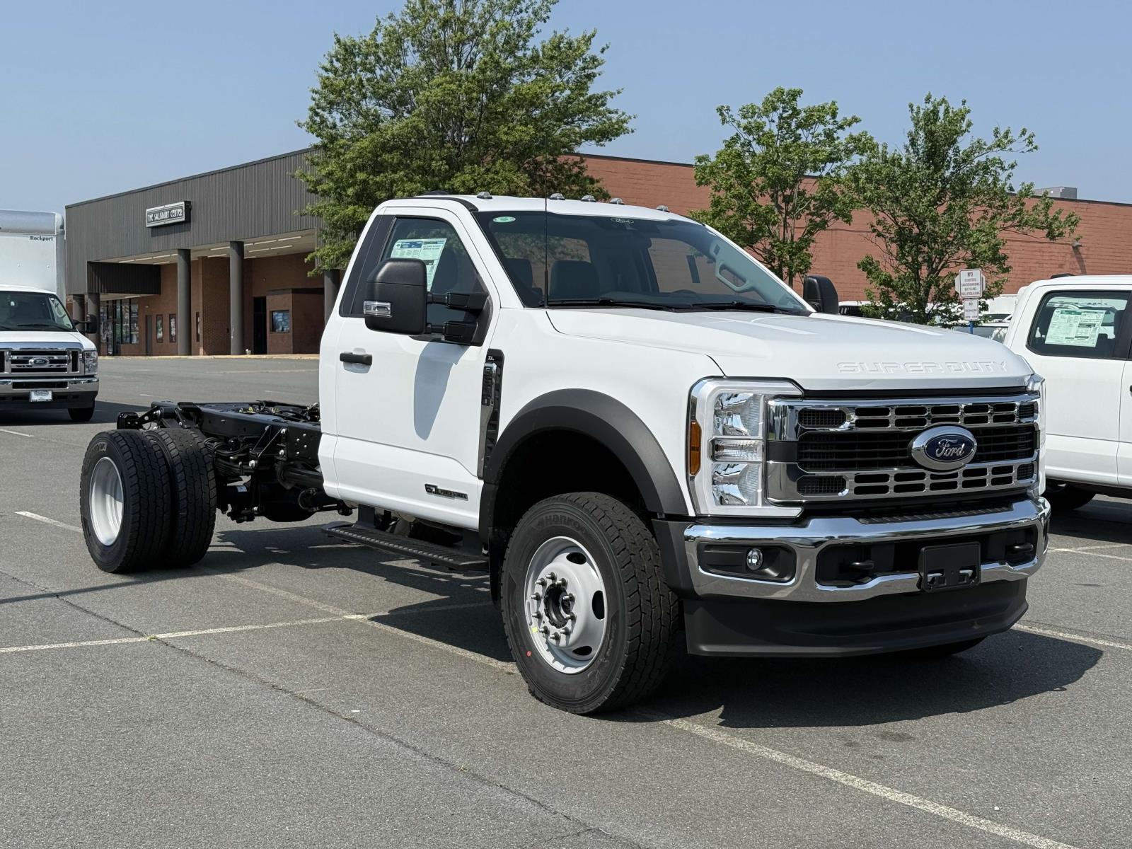 2025 Ford F-600 Super Duty Chassis Cab