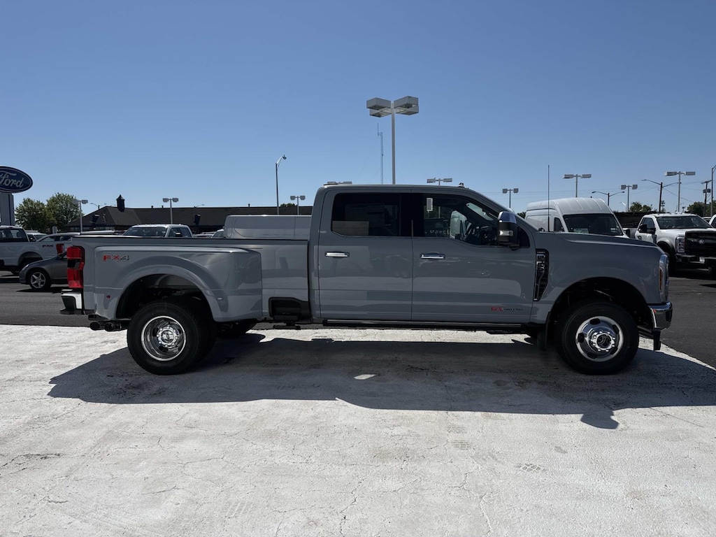 New 2026 Ford F-350 Lariat Crew Cab 4x4 W/ 8 Bed DRW Crew Cab Pickup