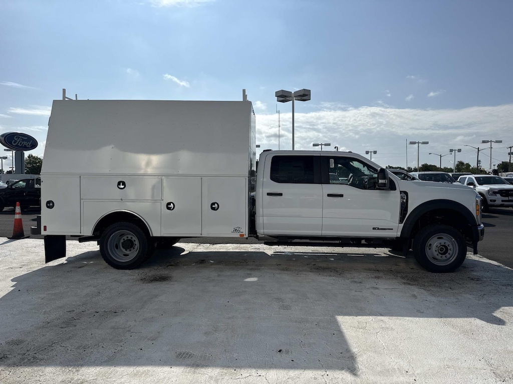 New 2026 Ford F-550 XL Crew Cab 4x4 W/ 11 Enclosed Service Body Service