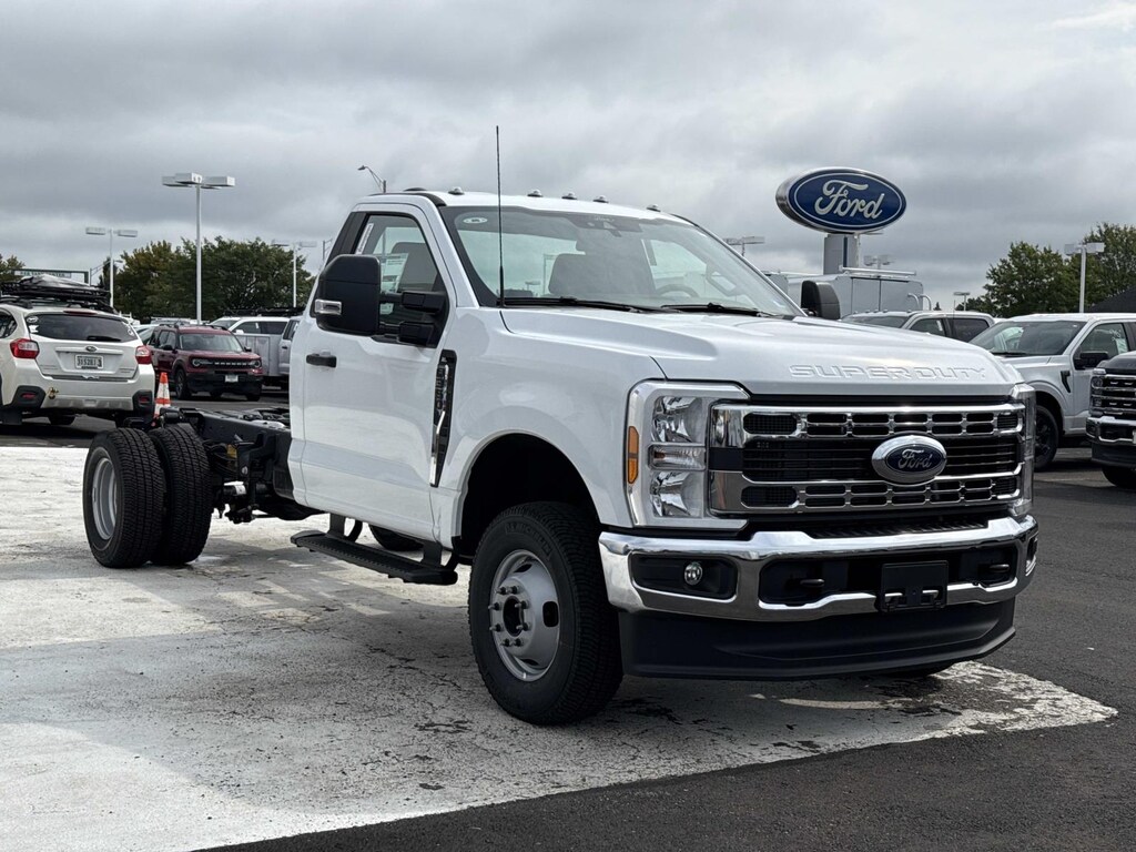 New 2026 Ford Super Duty F-350 DRW Regular Cab Chassis-Cab