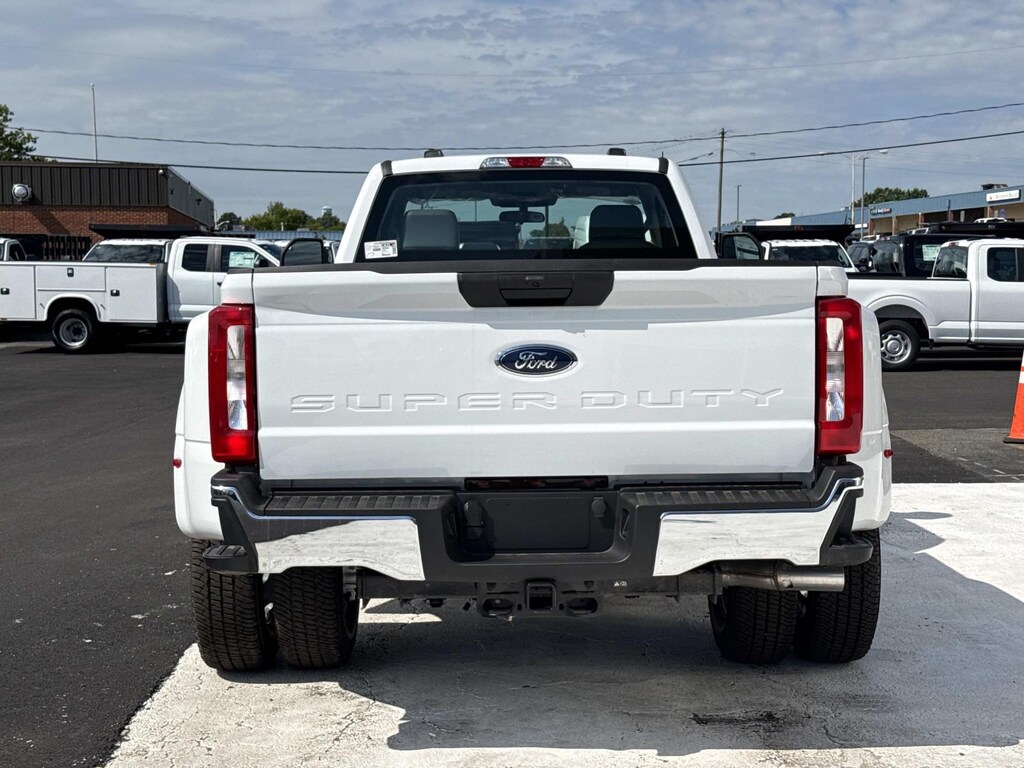 New 2026 Ford F-350 XL Regular Cab 4x4 W/ 8 Bed DRW Regular Cab Pickup