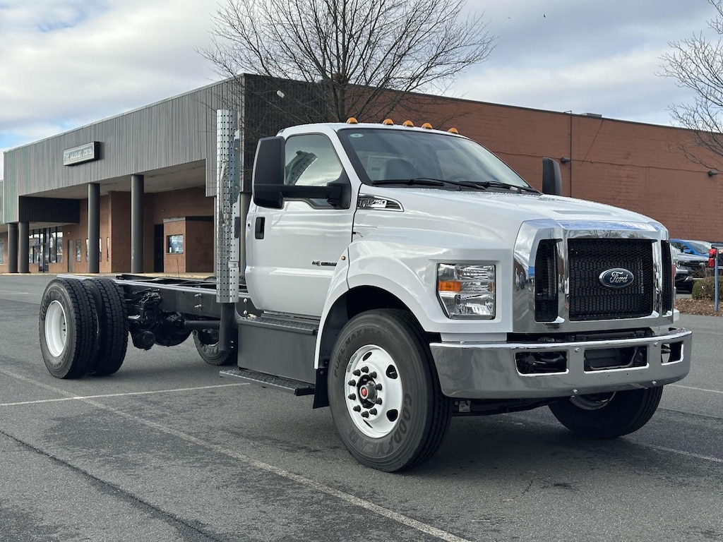 New 2025 Ford F-750 XL Regular Cab 4x2 Bare Chassis 138 CA Regular Cab Chassis-Cab