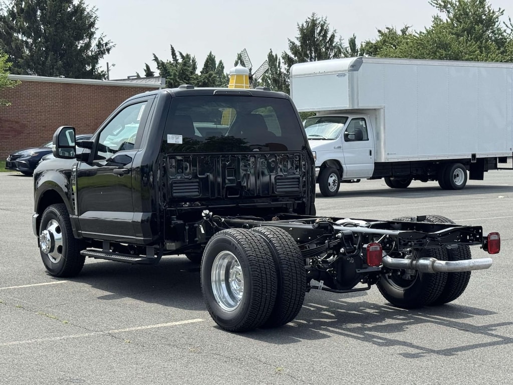 New 2025 Ford F-350 XLT Regular Cab 4x2 Bare Chassis 60 CA Regular Cab Chassis-Cab