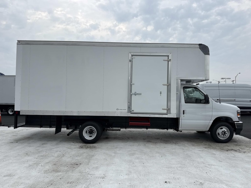 New 2027 Ford E-450SD 4x2 W/ 17 Box With Attic Box