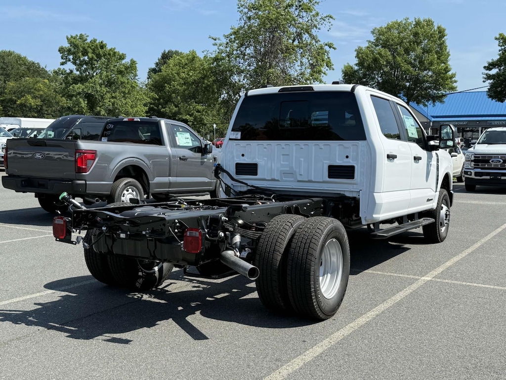 New 2025 Ford F-350 XL Crew Cab 4x4 Bare Chassis 60 CA Crew Cab Chassis-Cab