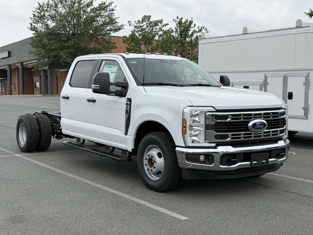 New 2025 Ford F-350 XL Crew Cab 4x2 Bare Chassis 60 CA Crew Cab Chassis-Cab