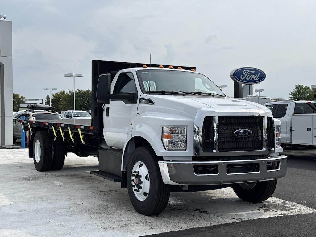 New 2027 Ford F-650 Regular Cab w/ 20 Heavy Duty Flatbed Flatbed