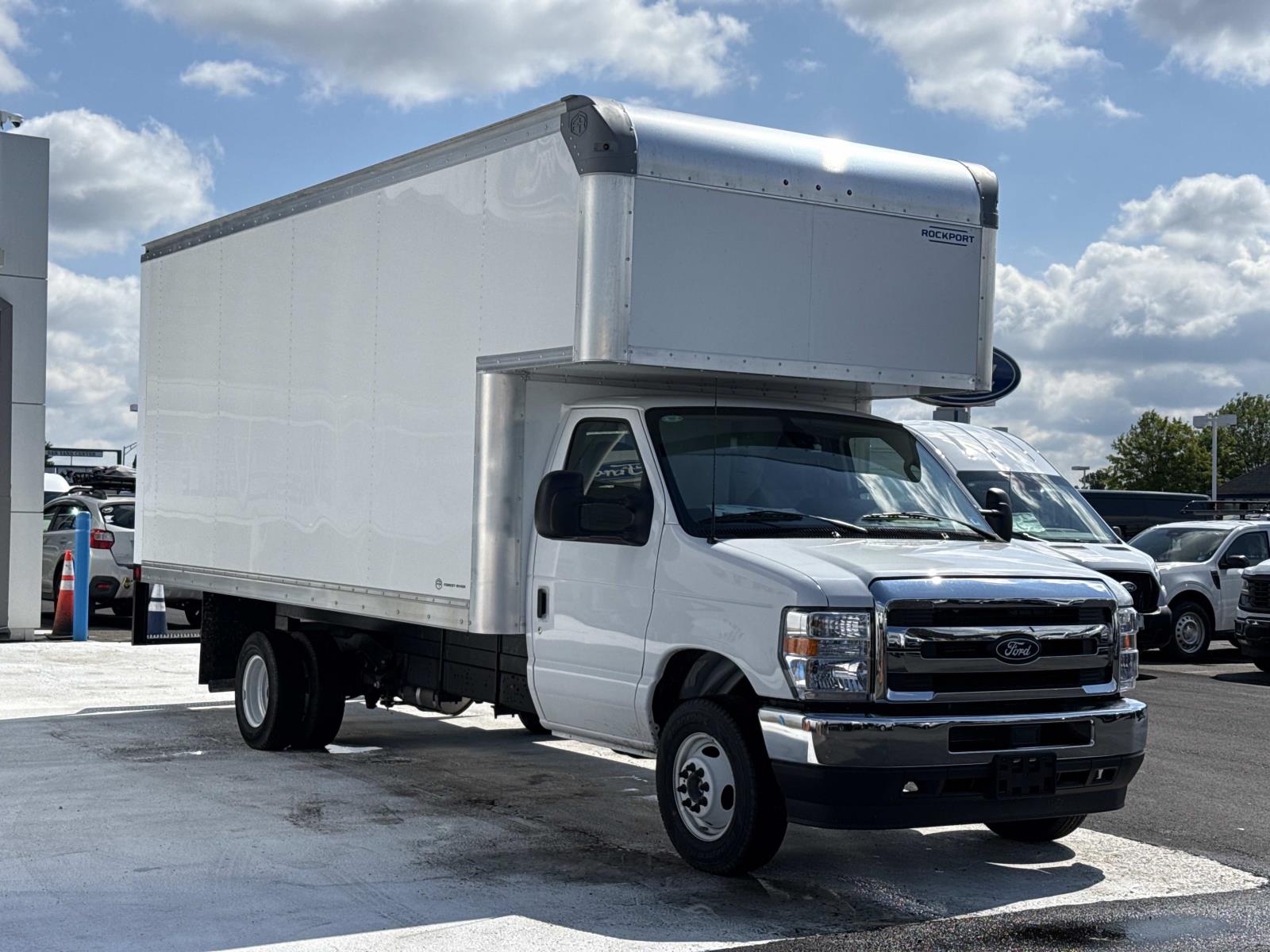 2027 Ford E-Series DRW E-450 Super Duty 176 in WB's photo