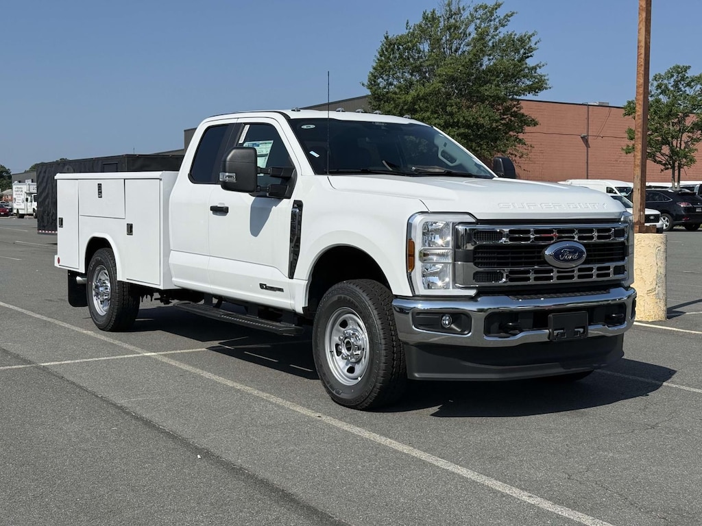 New 2025 Ford F-350 XL Super Cab 4x4 w/ 9 Reading Service Body Service