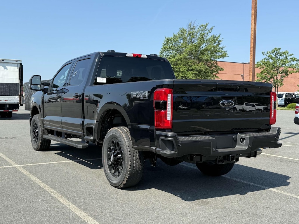 New 2025 Ford F-350 Lariat Crew Cab 4x4 W/ 6.75 Bed Crew Cab Pickup