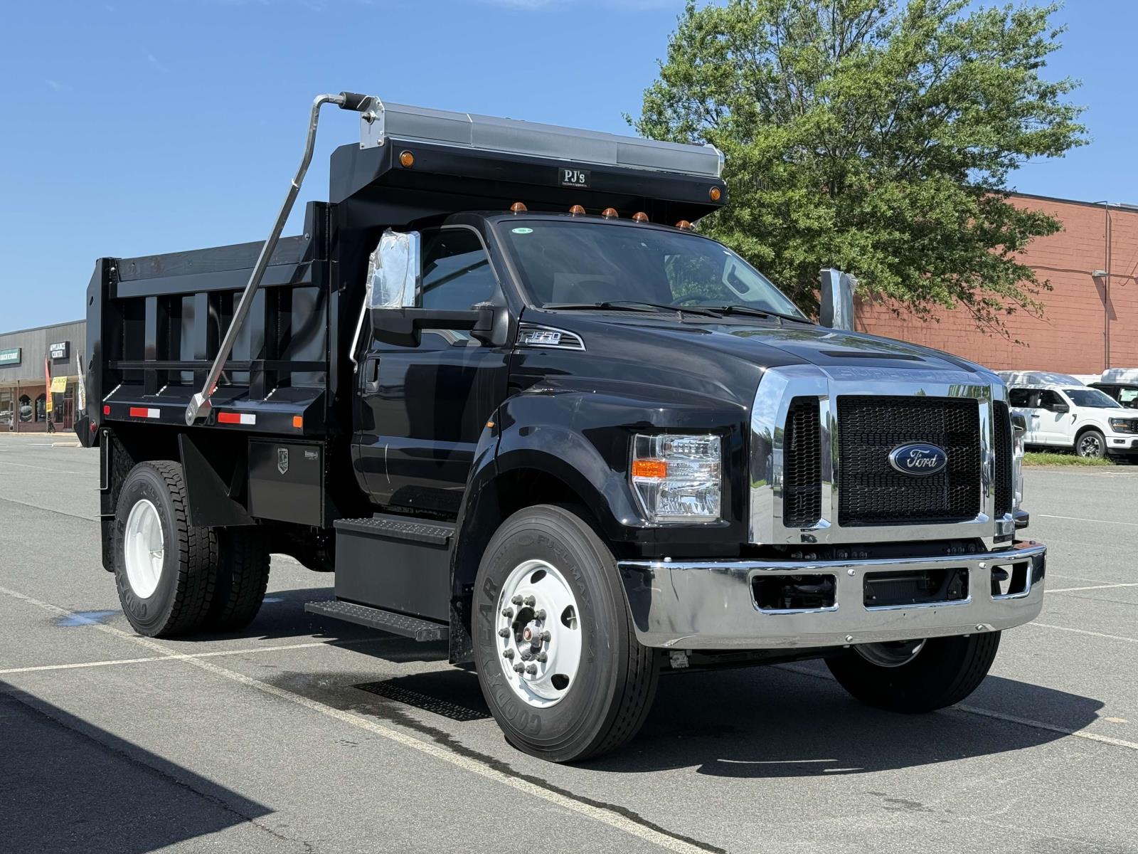 2025 Ford F-650 Regular Cab 4x2 w/ 10 Dump's photo