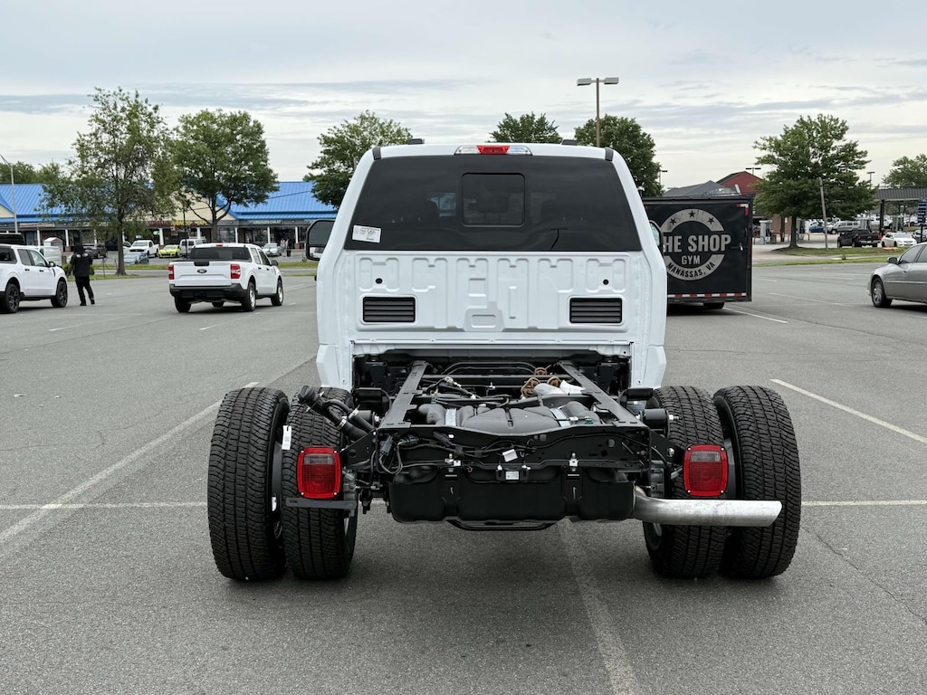 New 2025 Ford F-350 XL Crew Cab 4x2 Bare Chassis 60 CA Crew Cab Chassis-Cab