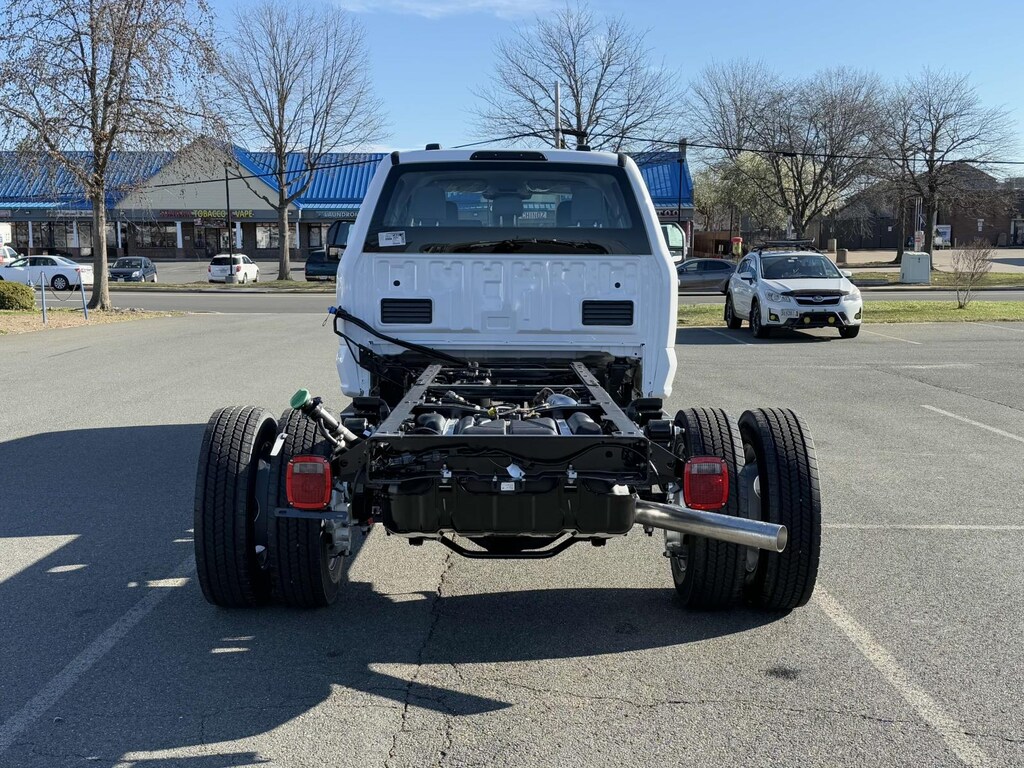 New 2025 Ford F-550 XL Crew Cab 4x4 84 CA Bare Chassis Crew Cab Chassis-Cab