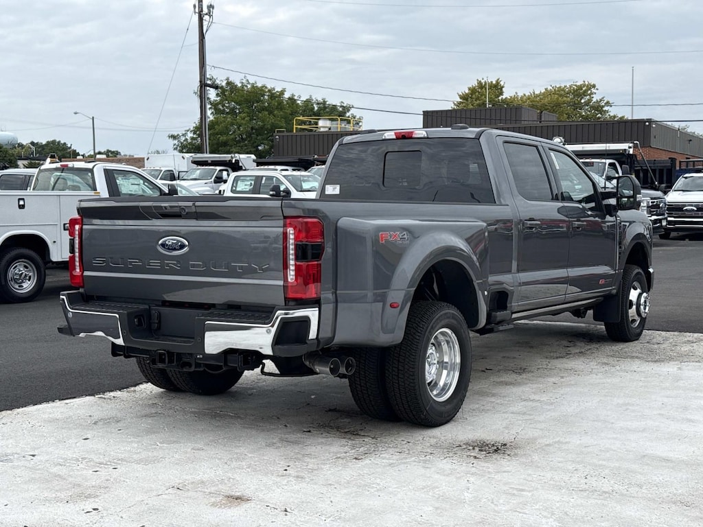 New 2026 Ford F-350 Lariat Crew Cab 4x4 W/ 8 Bed DRW Crew Cab Pickup