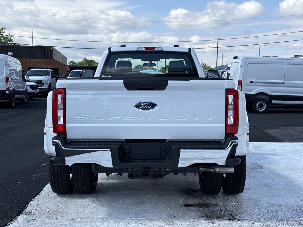 New 2026 Ford F-350 XL Regular Cab 4x4 W/ 8 Bed DRW Regular Cab Pickup