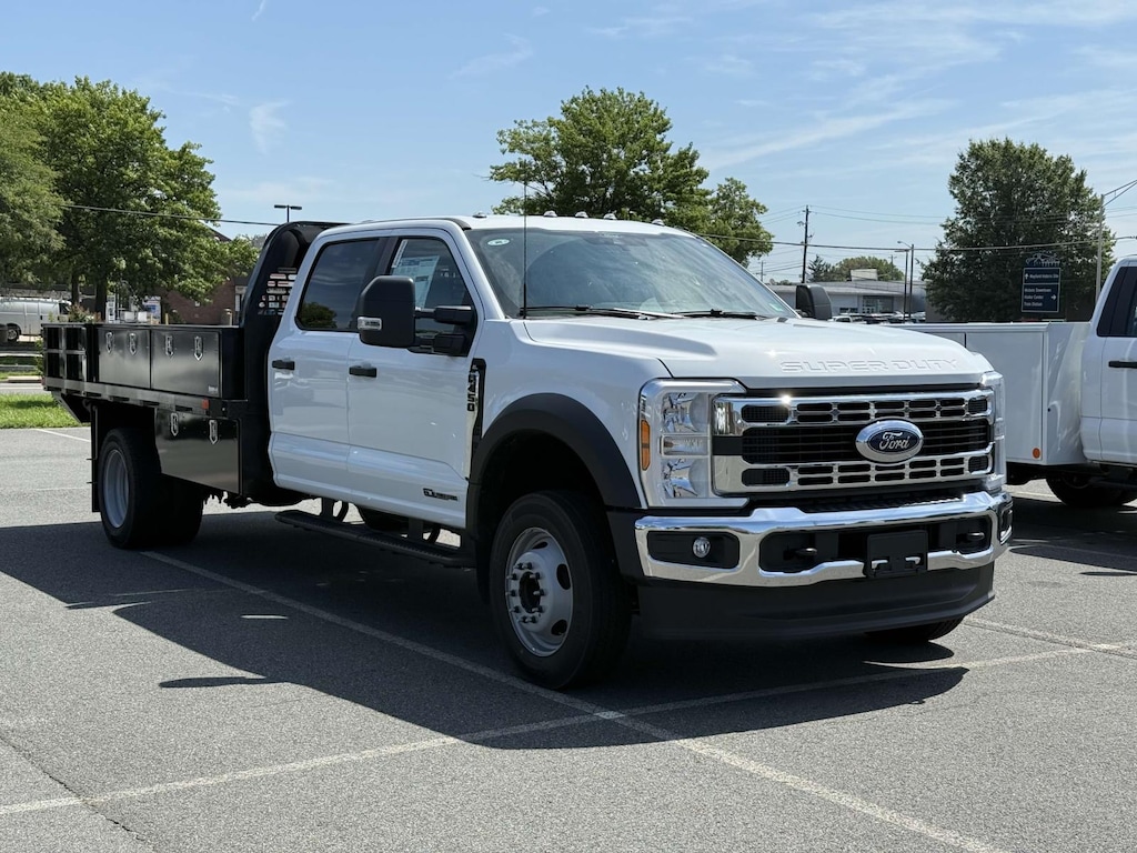 New 2025 Ford F-450 XL Crew Cab 4x2 w/ Contractors Flat Bed Flatbed