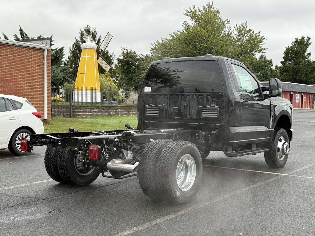 New 2026 Ford F-350 XLT Regular Cab 4x4 Bare Chassis 60 CA Regular Cab Chassis-Cab
