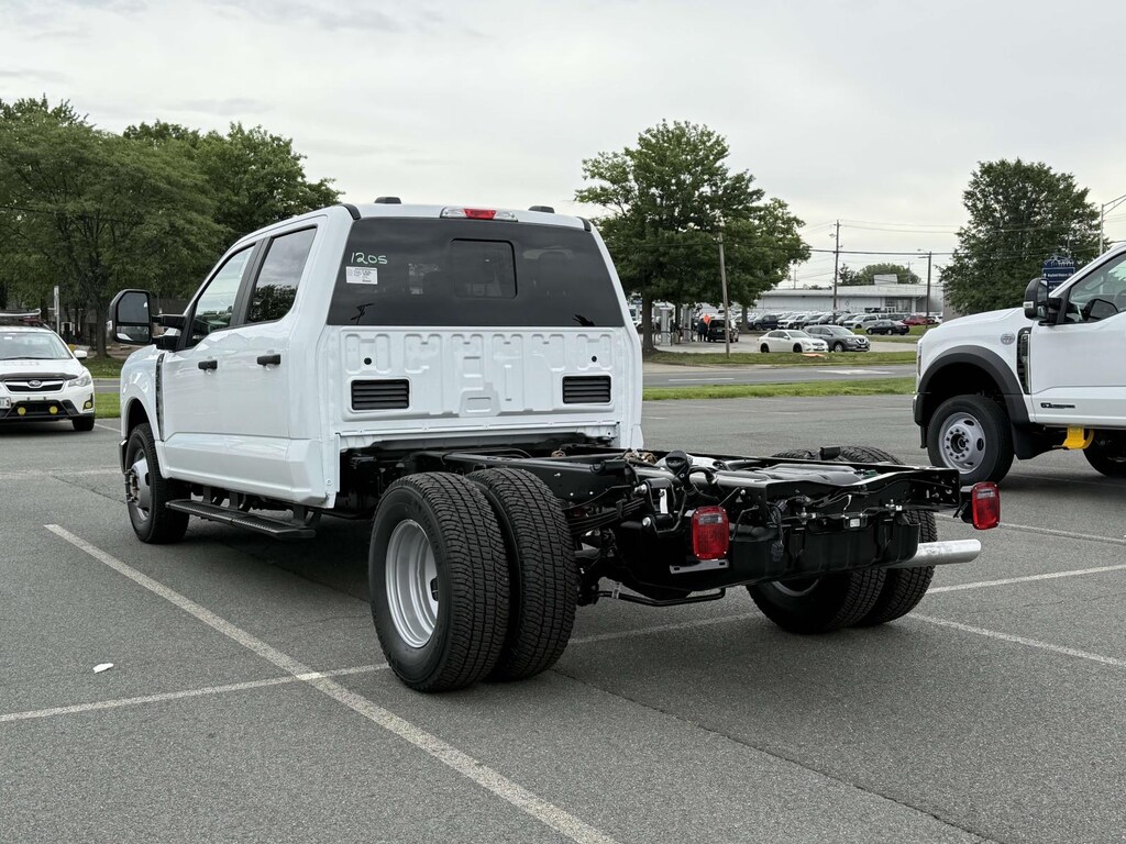New 2025 Ford F-350 XL Crew Cab 4x2 Bare Chassis 60 CA Crew Cab Chassis-Cab