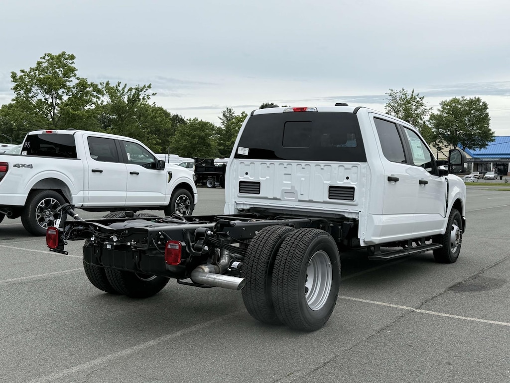 New 2025 Ford F-350 XL Crew Cab 4x2 Bare Chassis 60 CA Crew Cab Chassis-Cab