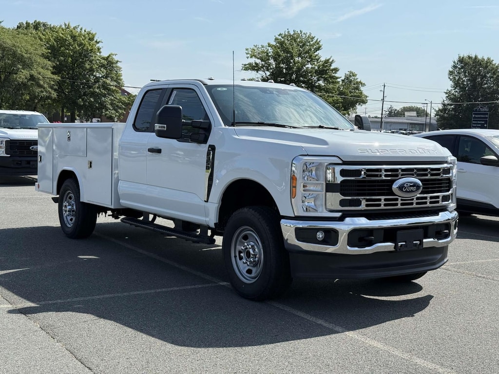 New 2025 Ford F-350 XL Super Cab 4x4 w/ 9 Reading Service Body Service