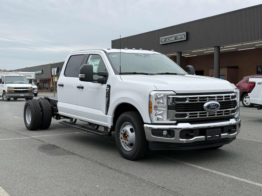 New 2025 Ford F-350 XL Crew Cab 4x2 Bare Chassis 60 CA Crew Cab Chassis-Cab