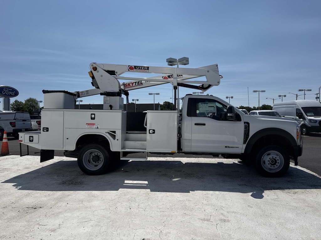 New 2025 Ford F-450 XL Regular Cab 4x4 w/ 46 Foot Bucket Regular Cab Chassis-Cab
