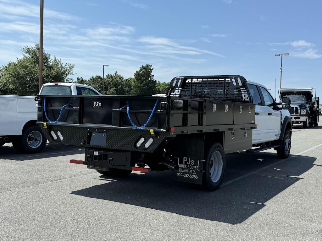 New 2025 Ford F-450 XL Crew Cab 4x2 w/ Contractors Flat Bed Flatbed