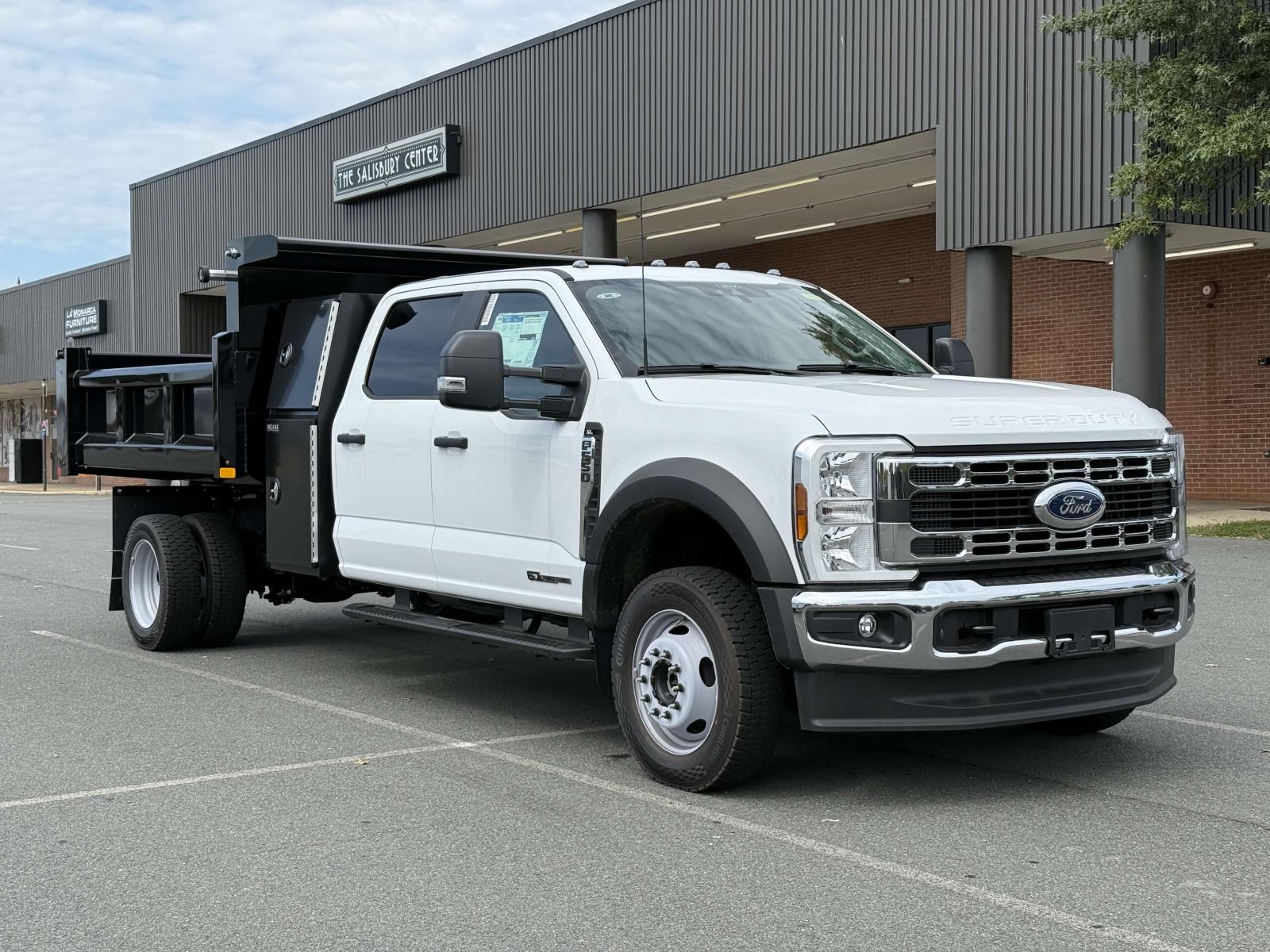 2025 Ford F-550 Super Duty Chassis Cab XL's photo