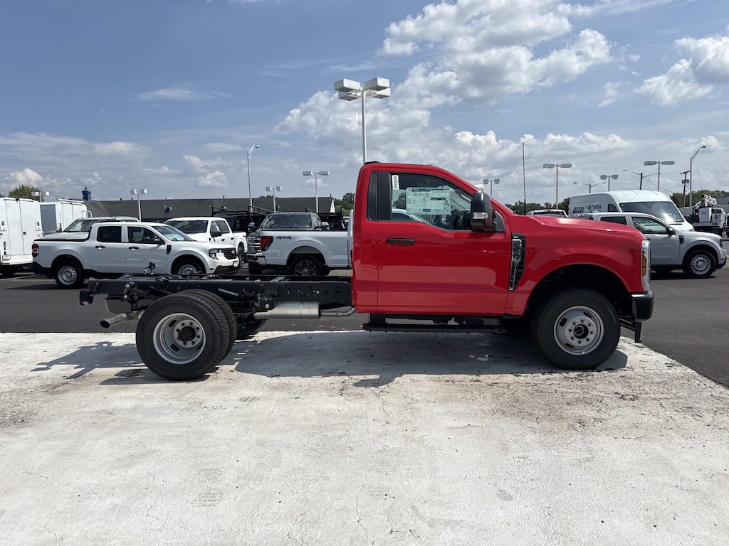 New 2026 Ford Super Duty F-350 DRW Regular Cab Chassis-Cab
