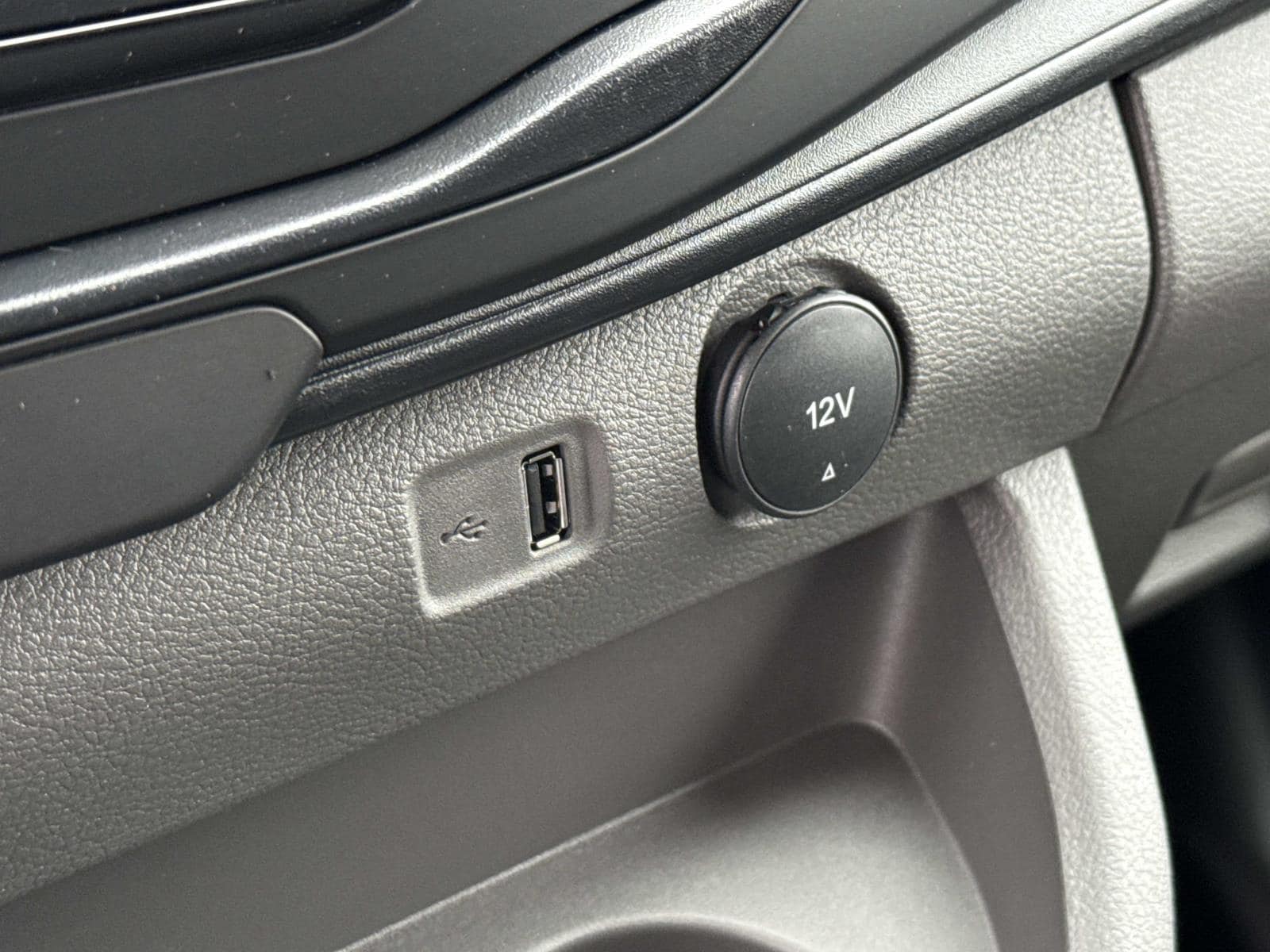 2026 Ford Transit Van Base - Photo 17