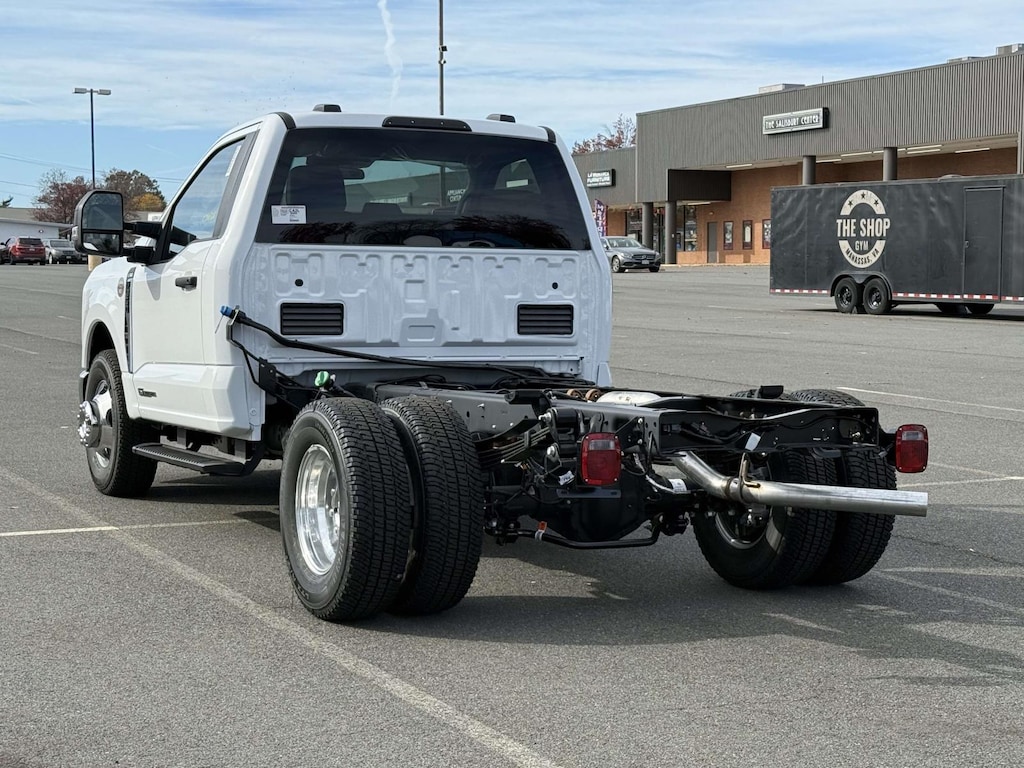 New 2026 Ford F-350 XLT Regular Cab 4x2 Bare Chassis 60 CA Regular Cab Chassis-Cab