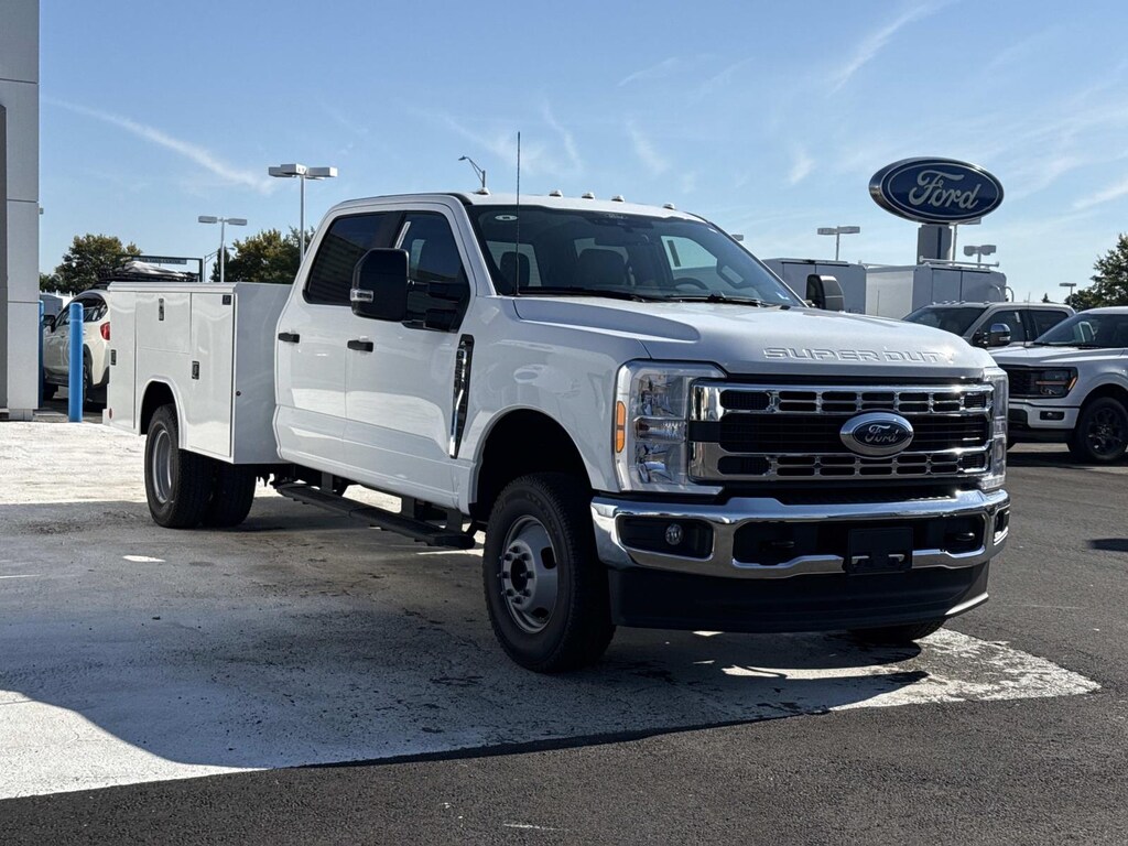 New 2026 Ford Super Duty F-350 DRW Crew Cab Chassis-Cab