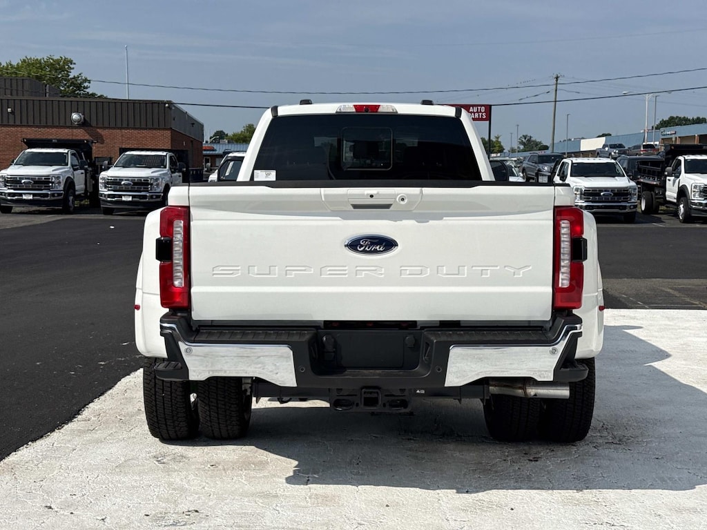 New 2026 Ford F-350 Lariat Crew Cab 4x4 W/ 8 Bed DRW Crew Cab Pickup